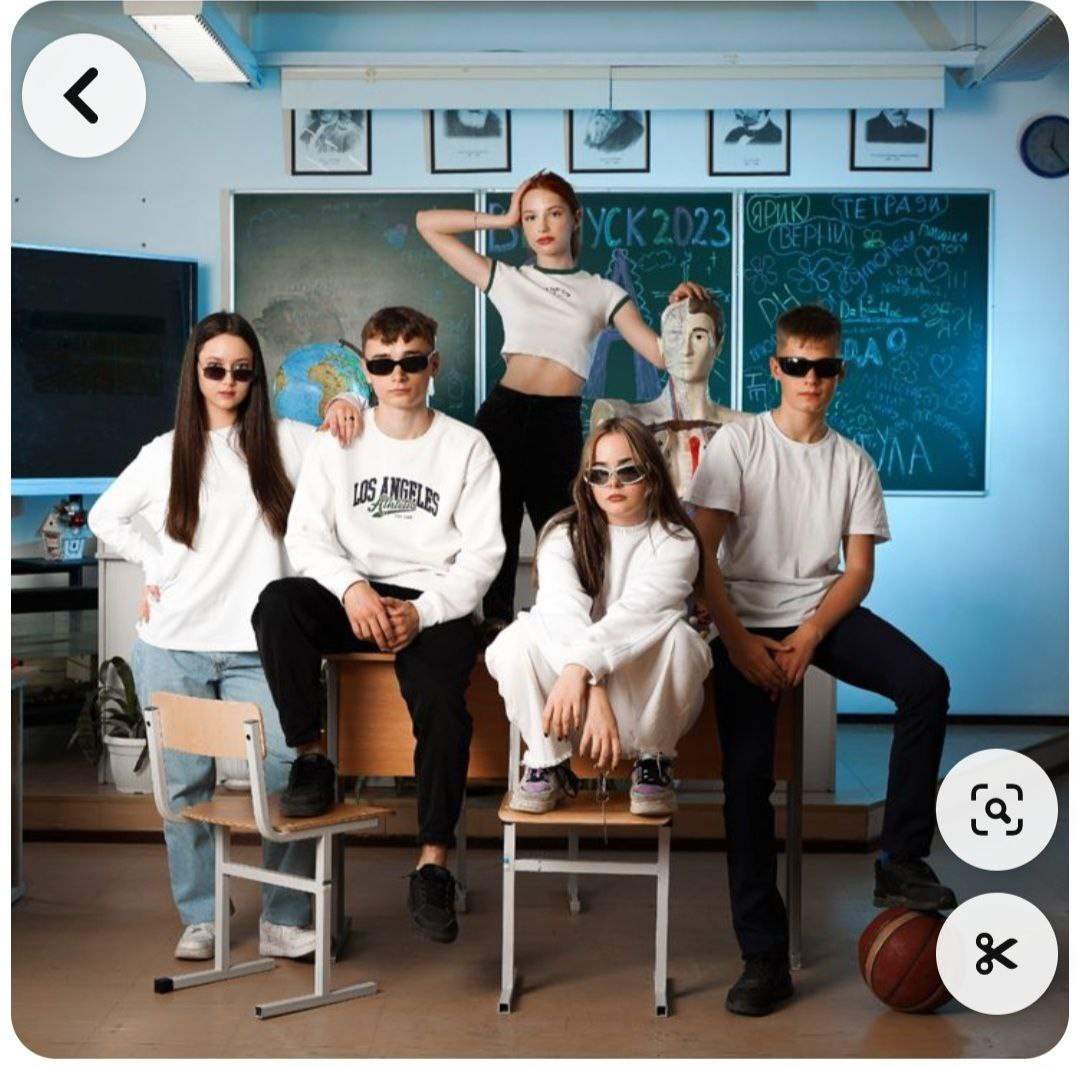 Примеры позировок для школьного альбома в старших классах. Фотограф в Шелехове, лучшие выпускные альбомы в Шелехове