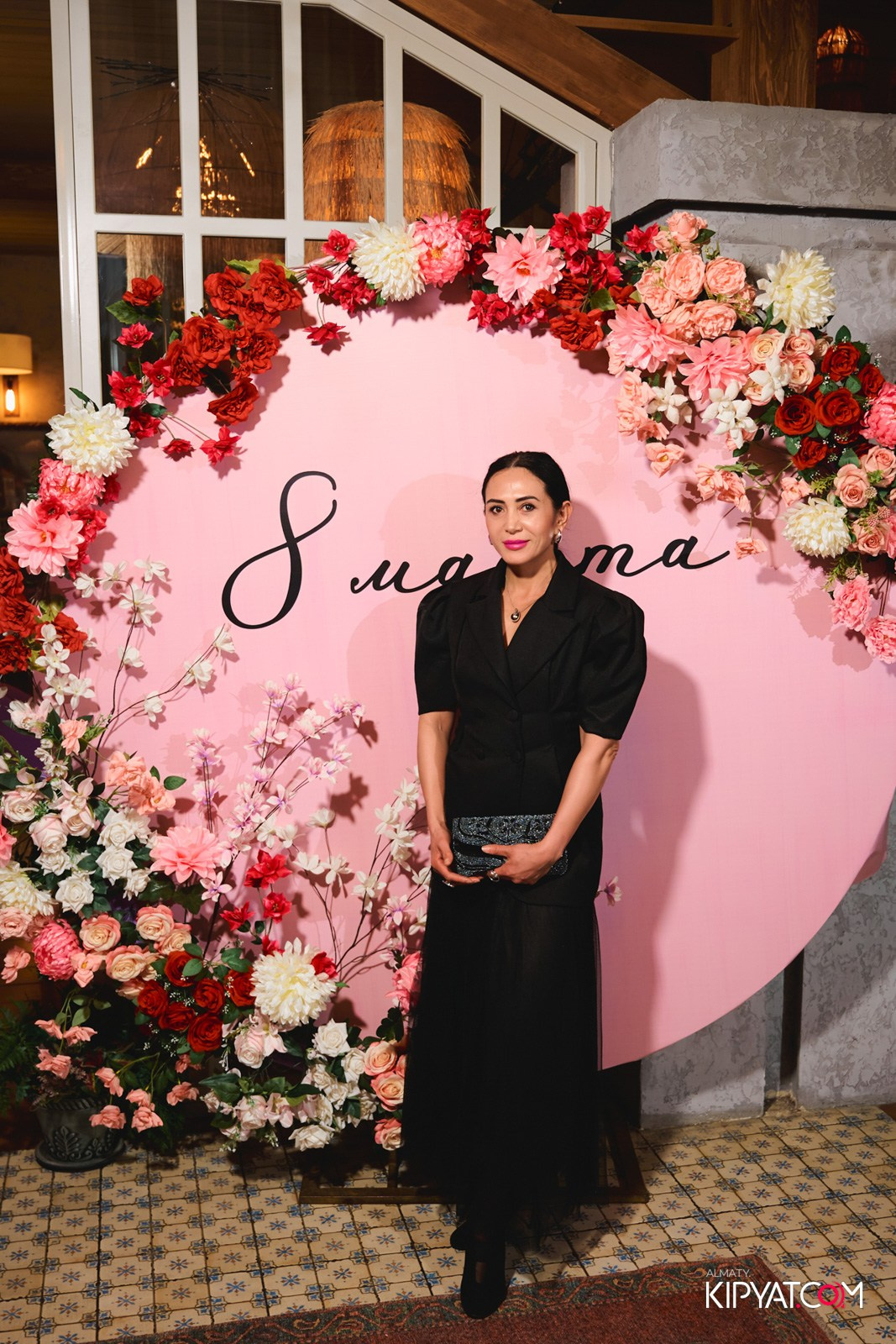 ГРУЗИНСКИЙ ДВОР НА КАБАНБАЙ БАТЫРА. КИПЯТКОМ АЛМАТЫ!