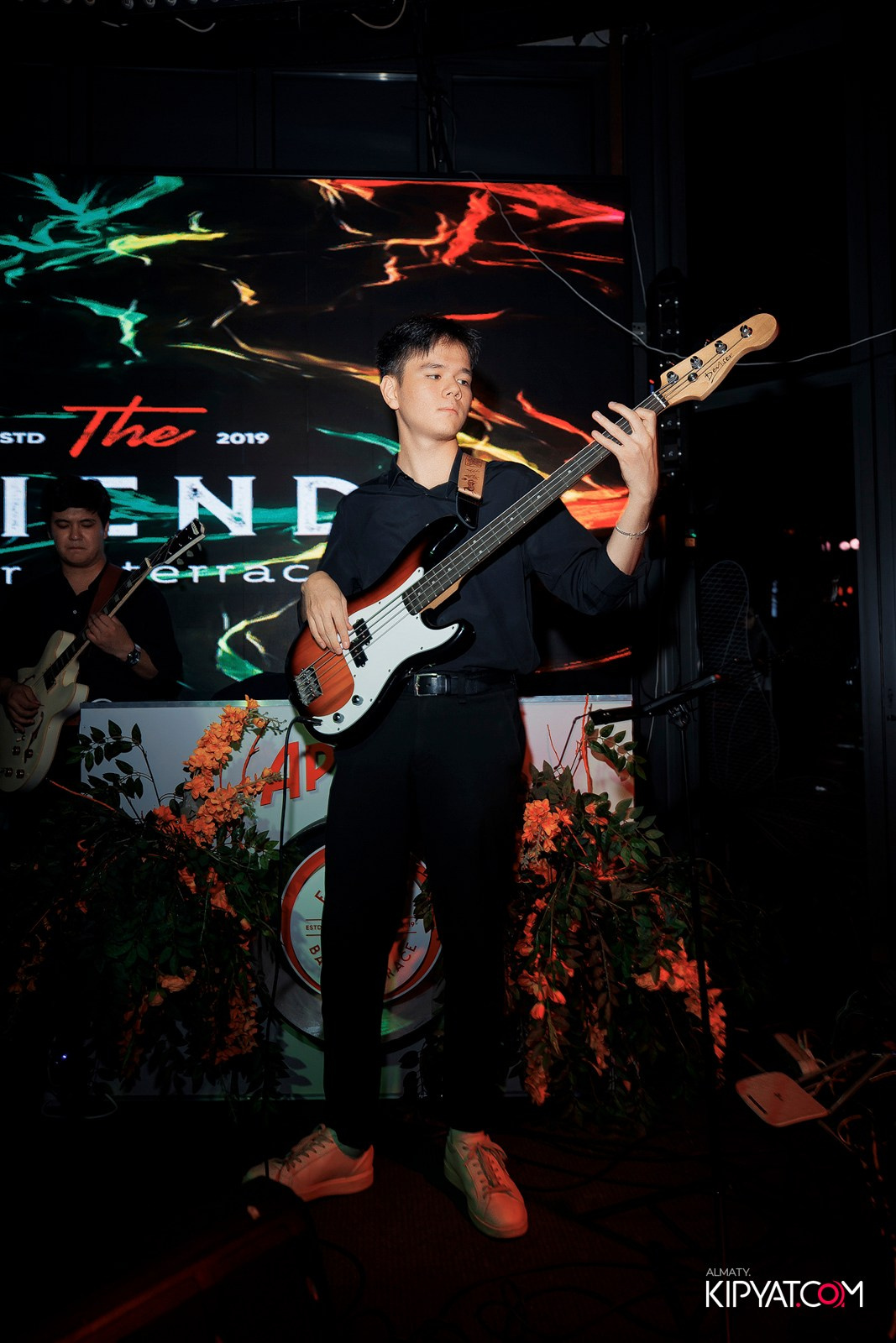 FRIENDS BAR & TERRACE. КИПЯТКОМ АЛМАТЫ!