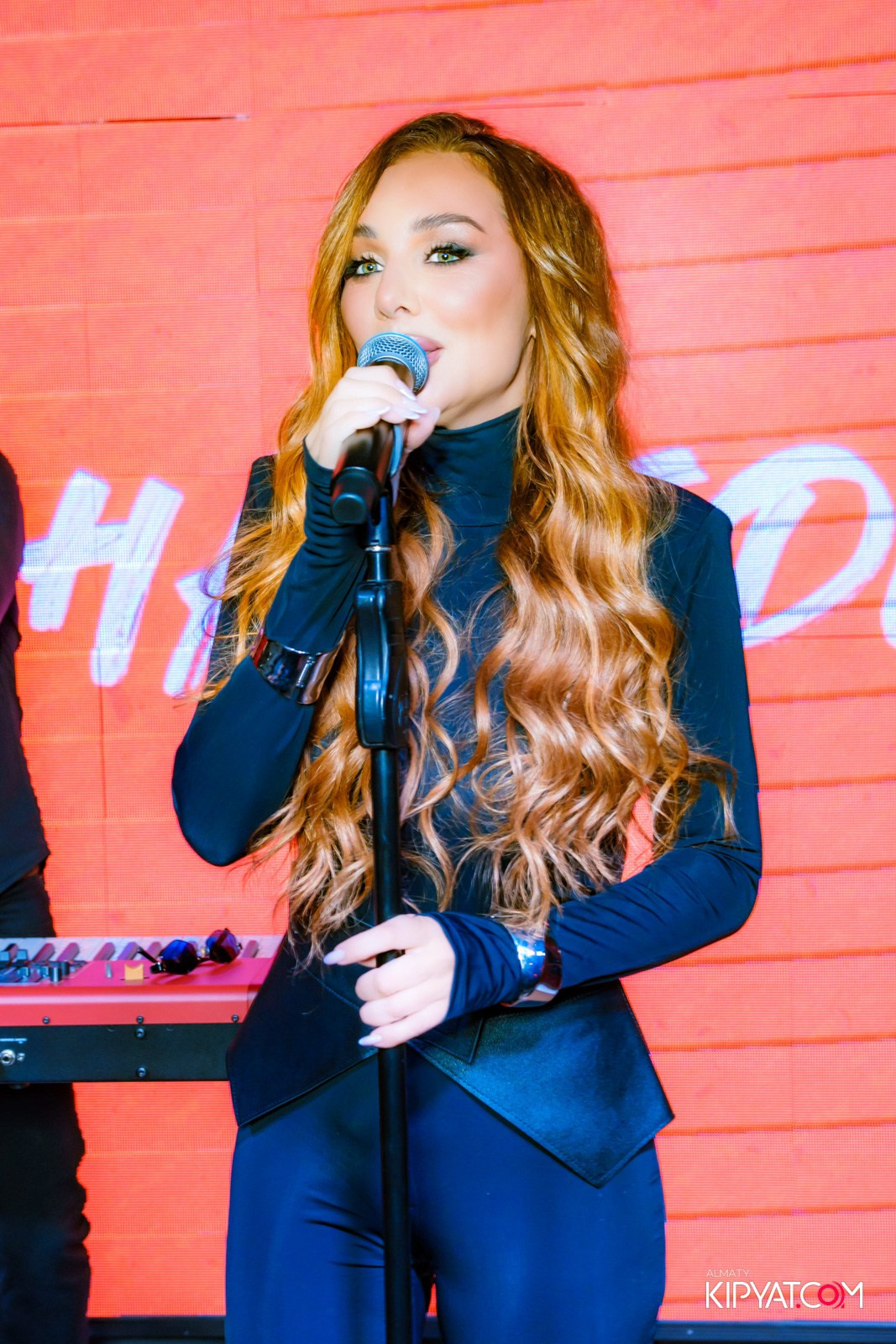 LAUREATE KARAOKE HALL. КИПЯТКОМ АЛМАТЫ!