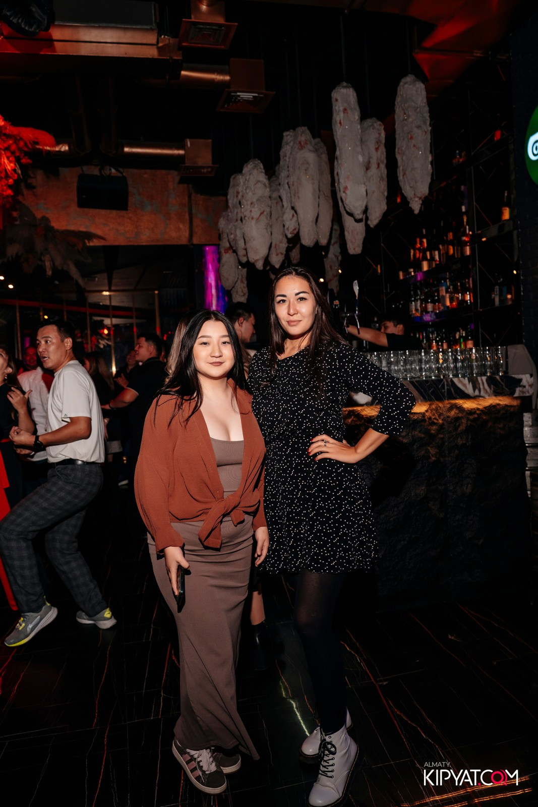 БАР ПАНАЕХАЛИ НА ТОЛЕ БИ. КИПЯТКОМ АЛМАТЫ!