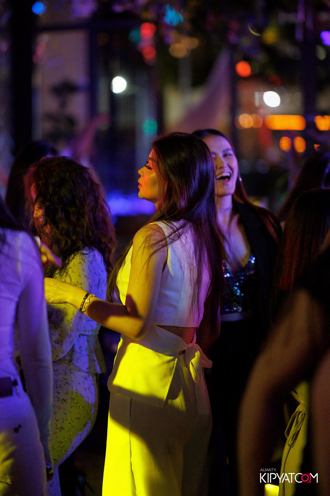 FRIENDS BAR & TERRACE. КИПЯТКОМ АЛМАТЫ! Фотосъемка мероприятий в Алматы
