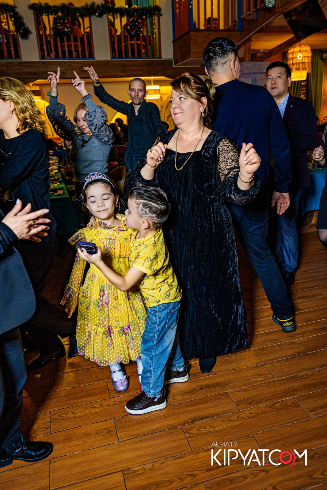 ГРУЗИНСКИЙ ДВОР НА КАБАНБАЙ БАТЫРА. КИПЯТКОМ АЛМАТЫ!