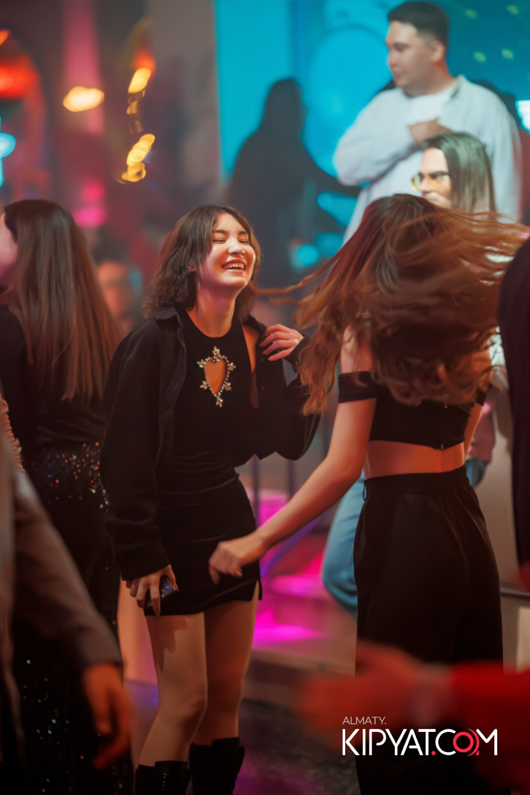 SANTA BARBARA — ПИТ ДЖЕЙСОН (ГР. ПРЕМЬЕР-МИНИСТР) И ИЛЬЯ ЗУДИН (ГР. ДИНАМИТ) НА ПРЕДНОВОГОДНЕЙ ВЕЧЕРИНКЕ. КИПЯТКОМ АЛМАТЫ!