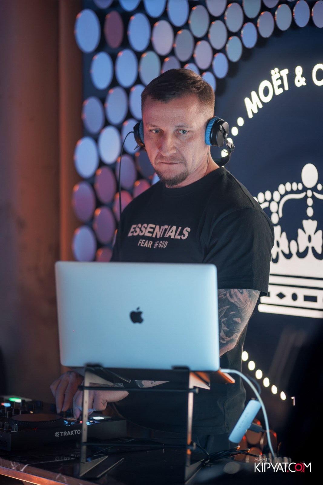 LAUREATE GRAND CAFÉ. КИПЯТКОМ АЛМАТЫ!