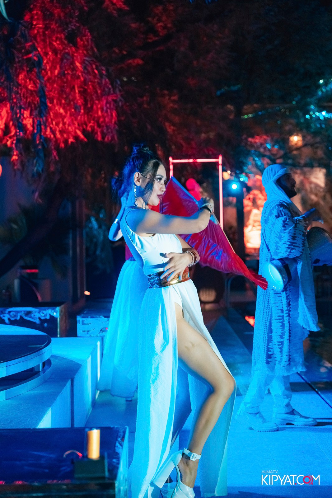 EDEN POOL & BAR. КИПЯТКОМ АЛМАТЫ!