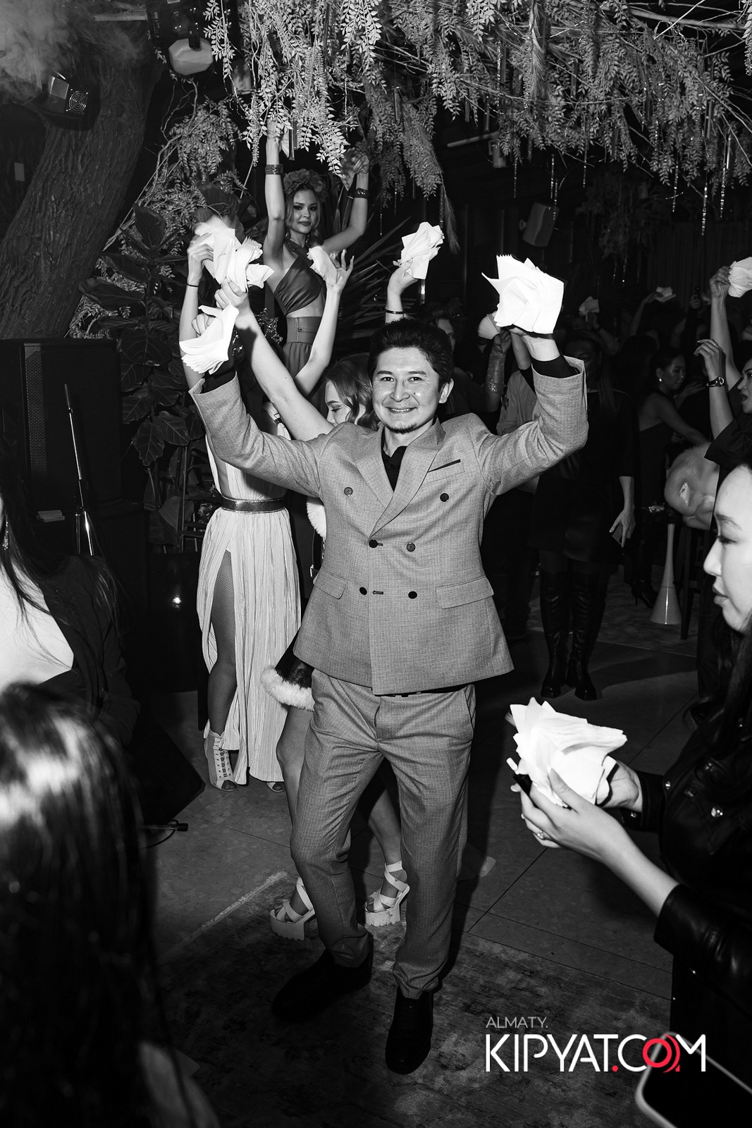 EDEN BAR & RESTAURANT. КИПЯТКОМ АЛМАТЫ!