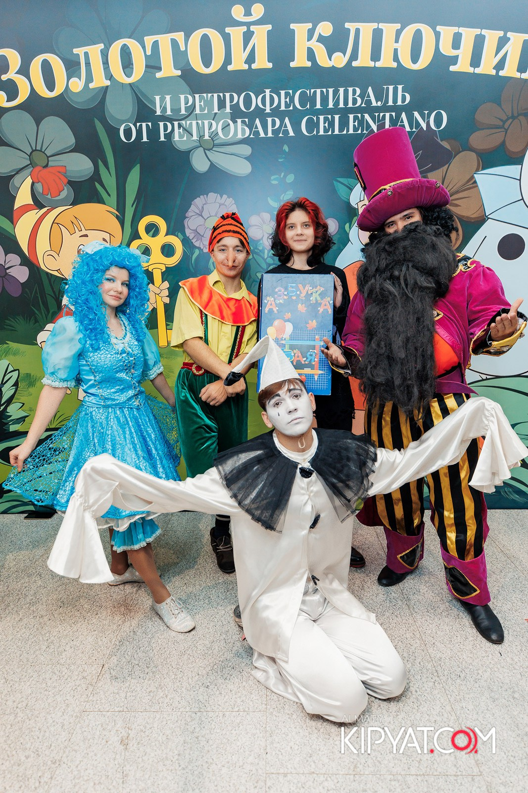 ЗОЛОТОЙ КЛЮЧИК И РЕТРОФЕСТИВАЛЬ ОТ РЕСТОБАРА CELENTANO. КИПЯТКОМ АЛМАТЫ!