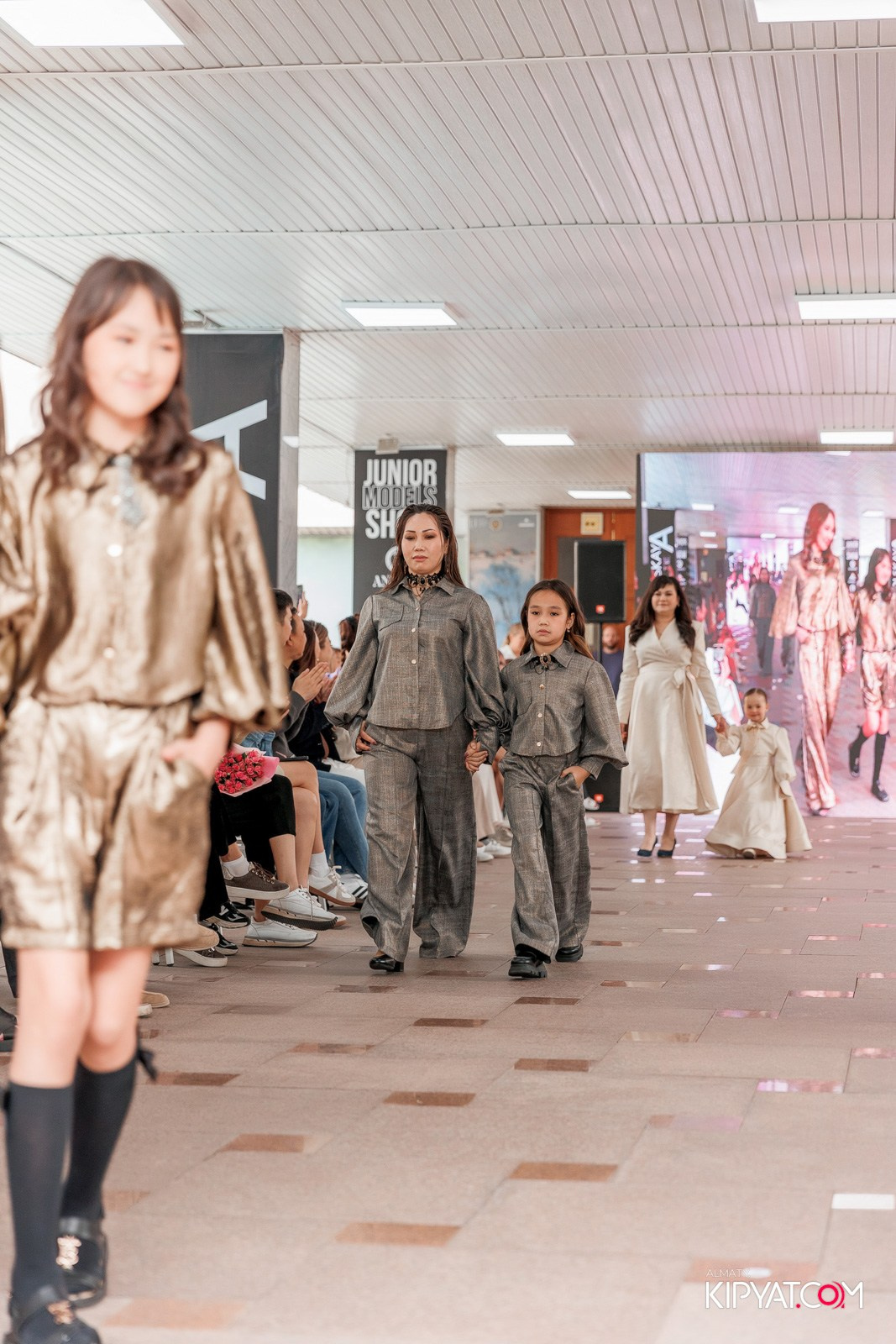 JUNIOR FASHION SHOW. КИПЯТКОМ АЛМАТЫ!