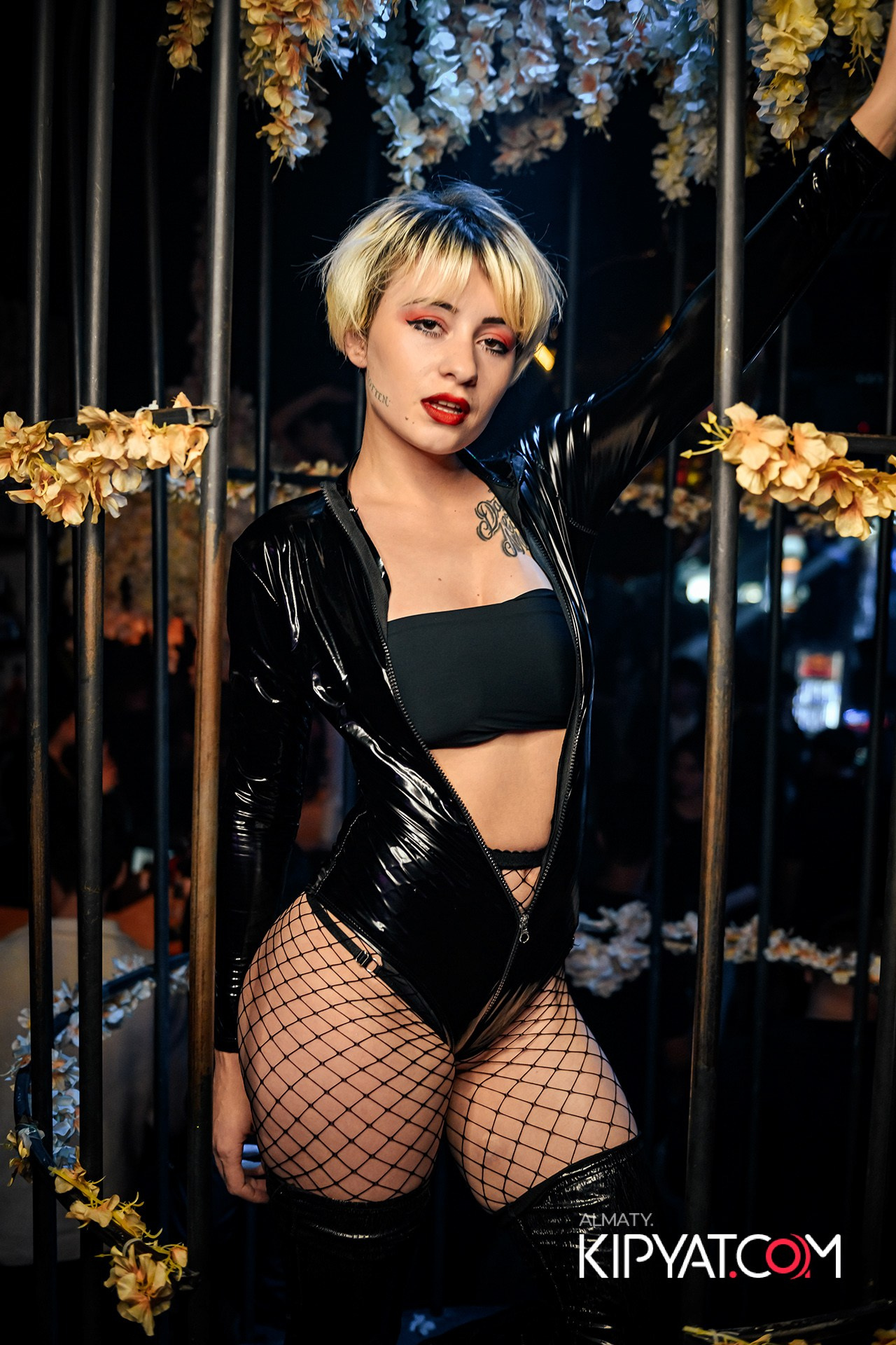 UYAT EMES BAR. КИПЯТКОМ АЛМАТЫ!