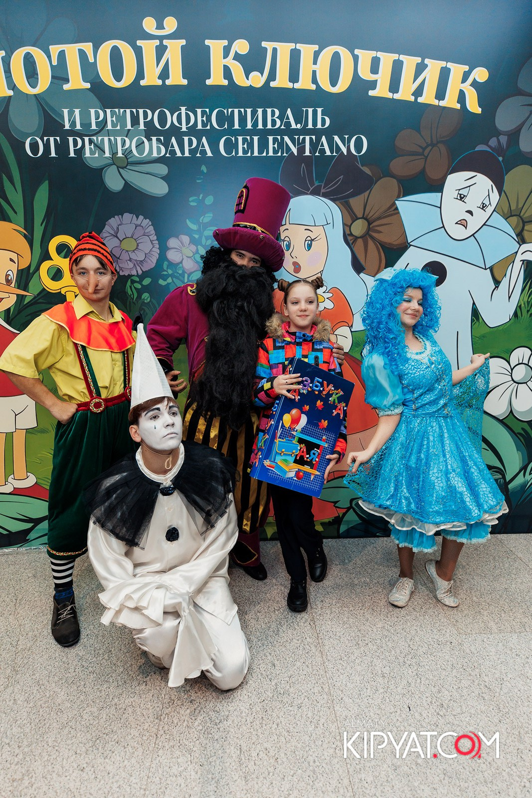 ЗОЛОТОЙ КЛЮЧИК И РЕТРОФЕСТИВАЛЬ ОТ РЕСТОБАРА CELENTANO. КИПЯТКОМ АЛМАТЫ!