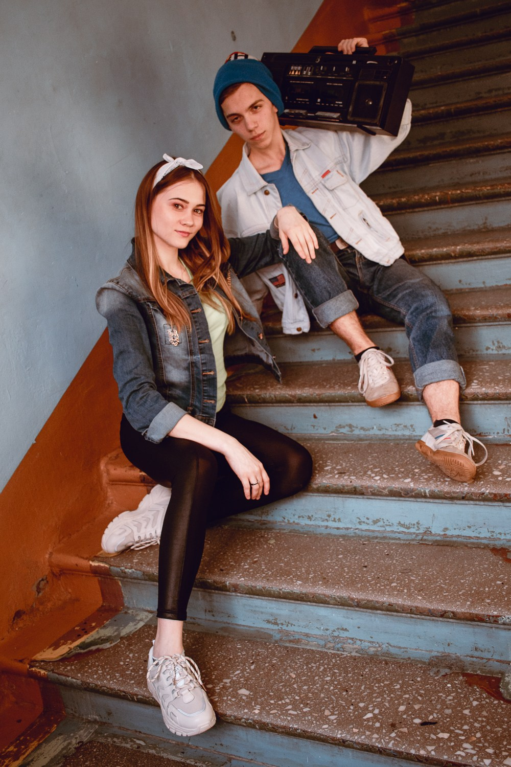 Фотосъемка в стиле 90х для 11 класса в Серпухове для выпускного альбом. Выпускные альбомы в Серпухове