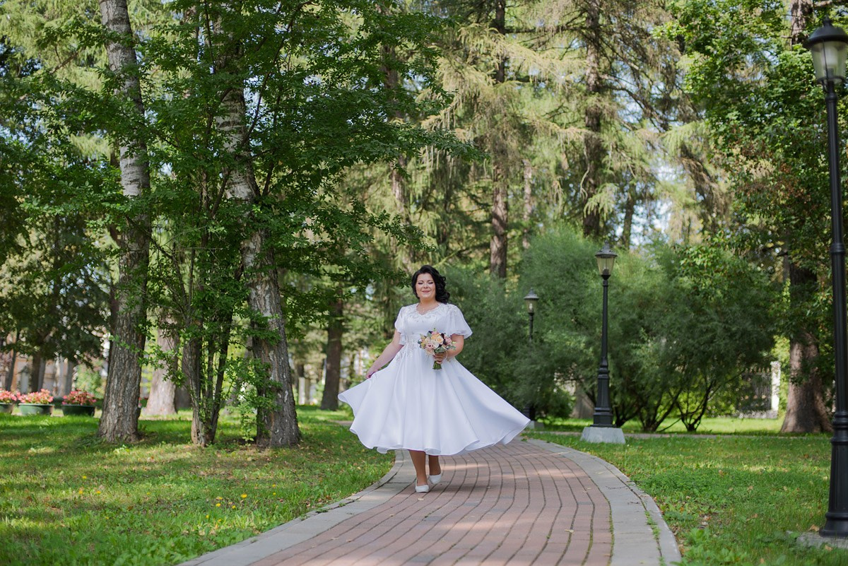 Примеры свадебных платьев. Модельер Евгений Бременев