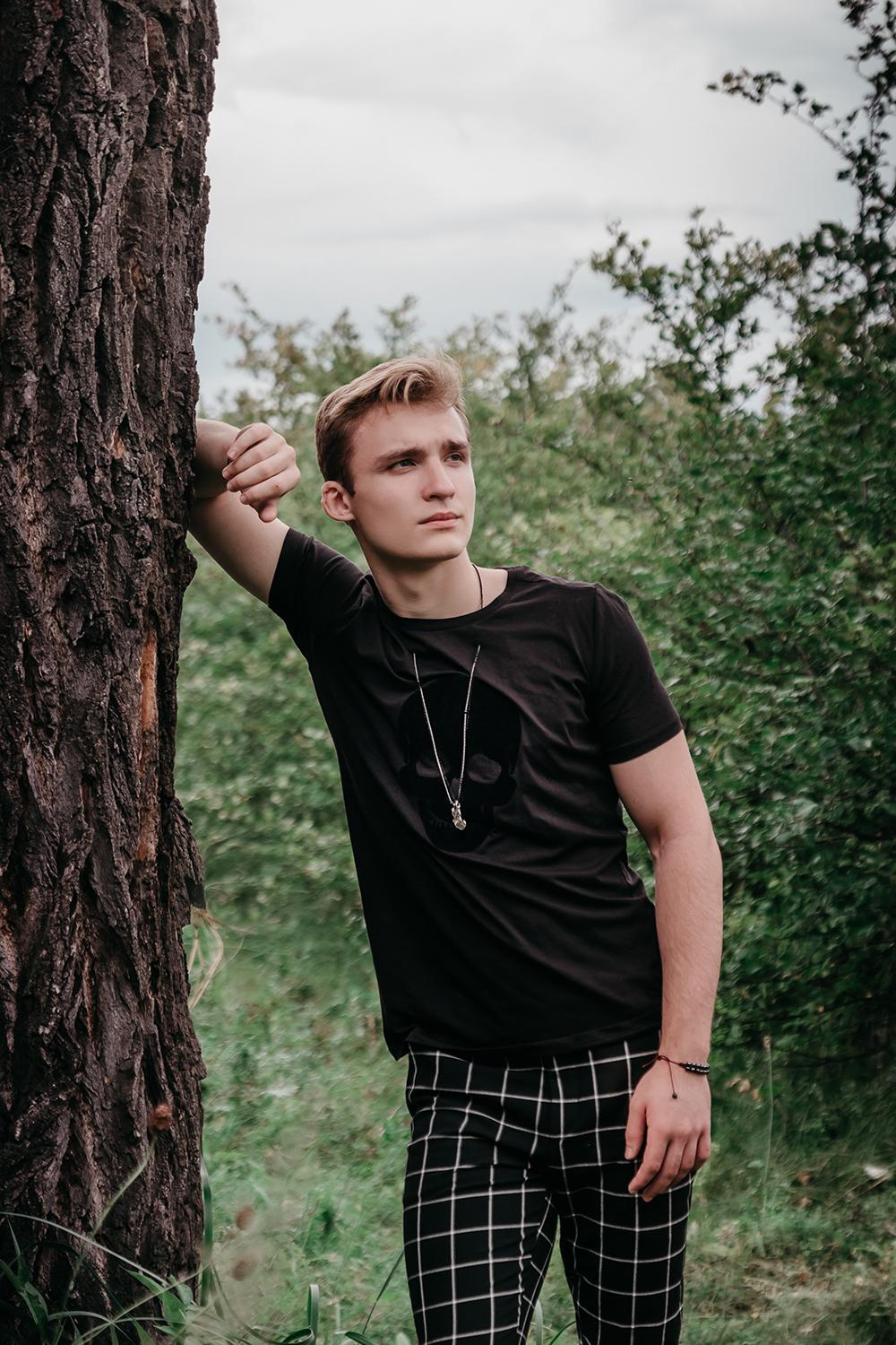 Артём. Съёмка в стиле фильма «Сумерки». Фотограф Регина Крикунова г. Красноярск