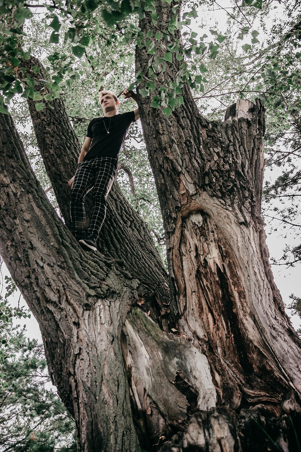 Артём. Съёмка в стиле фильма «Сумерки». Фотограф Регина Крикунова г. Красноярск