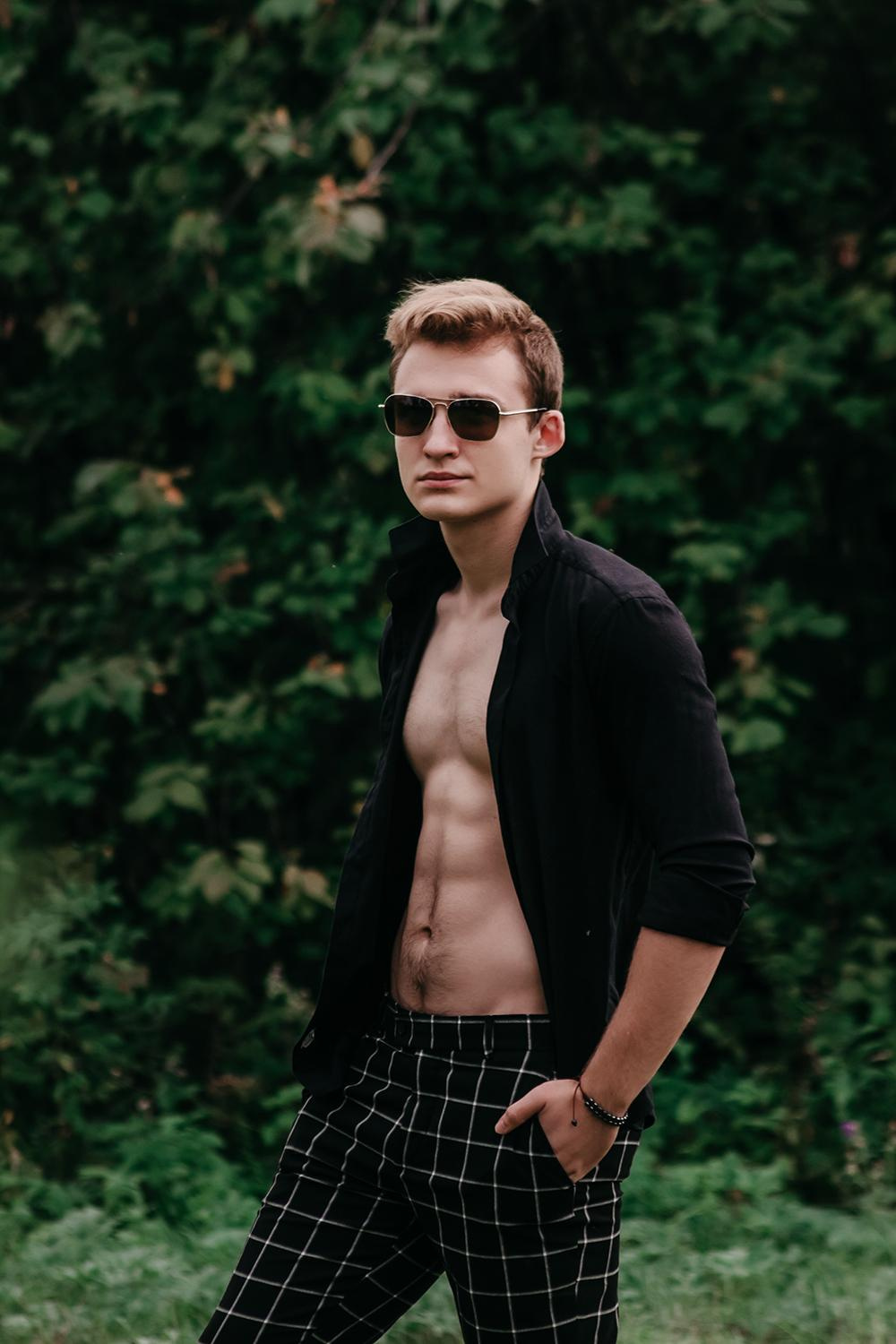 Артём. Съёмка в стиле фильма «Сумерки». Фотограф Регина Крикунова г. Красноярск