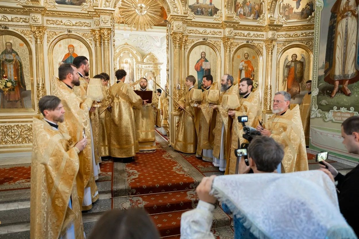 В ПОКРОВСКОМ СОБОРЕ САРАТОВА СОСТОЯЛОСЬ СОБОРНОЕ АРХИЕРЕЙСКОЕ БОГОСЛУЖЕНИЕ. Саратовское Северо-Западное благочиние