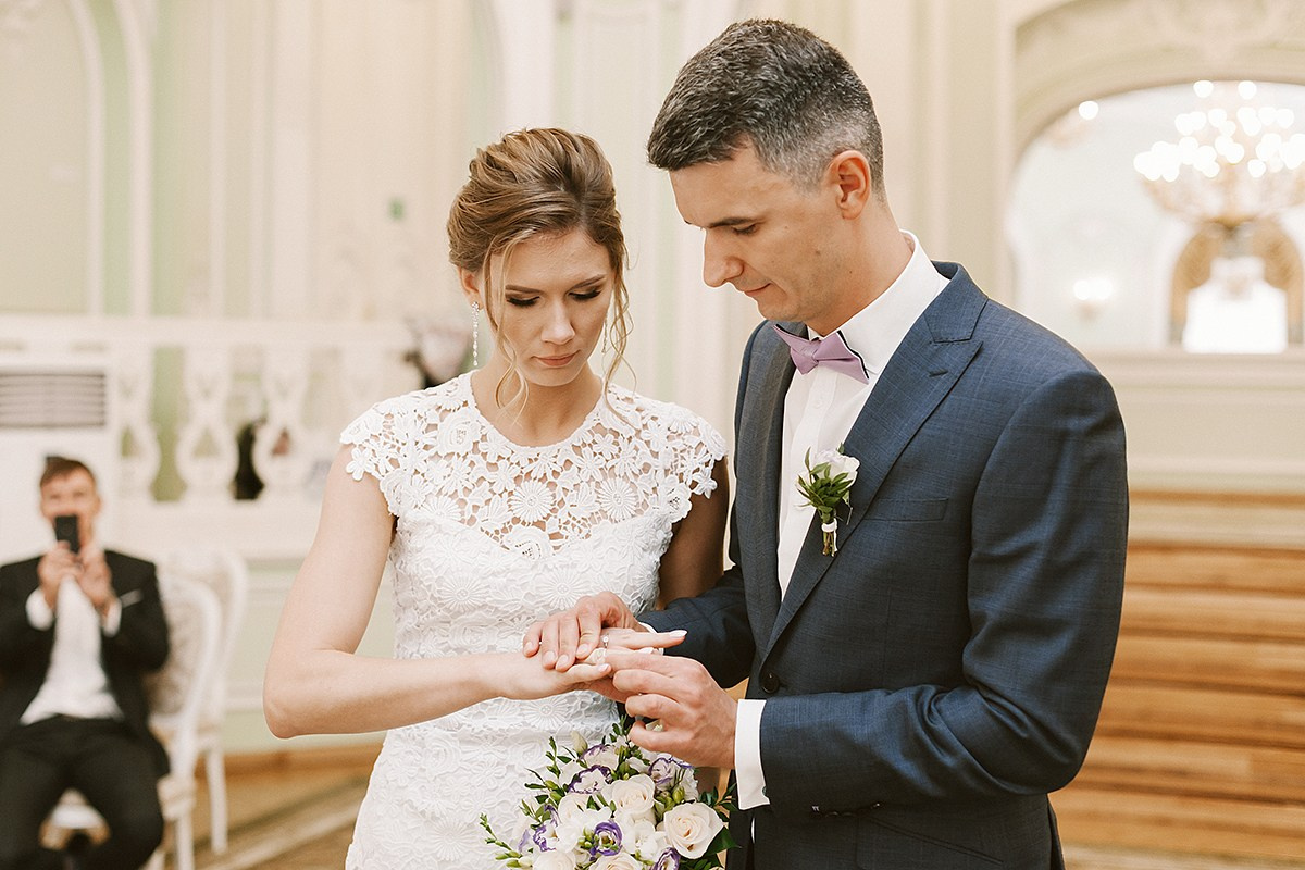 свадебный торт заказать, свадебный букет купить, костюм для жениха на свадьбу, свадебный салон спб, бутоньерка на свадьбу, где провести свадьбу в спб