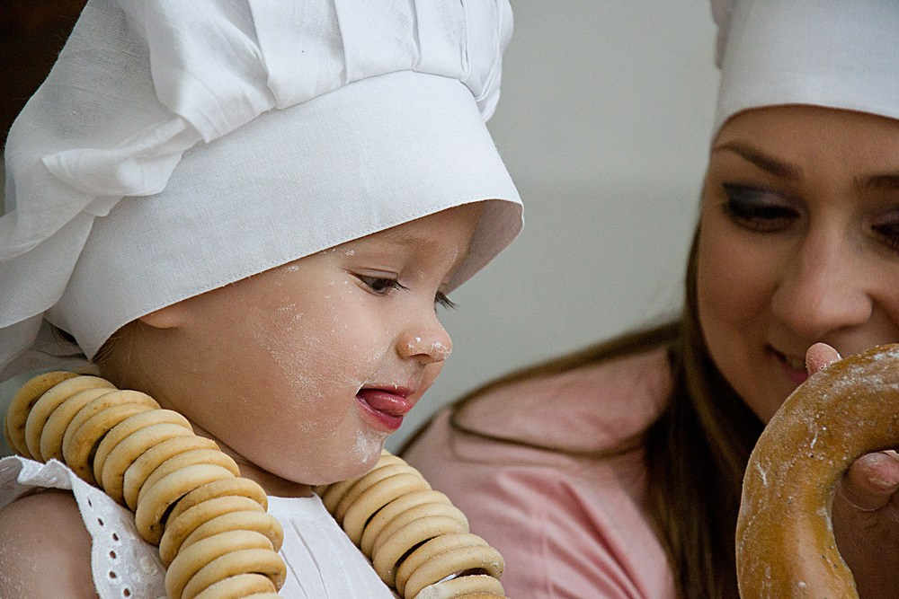 Ксения. Маленький поваренок. Fotounata.ru