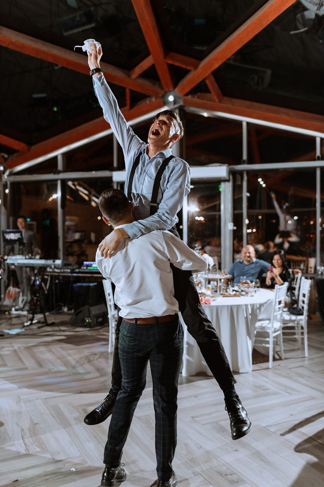  Романтичный ужин в красивом зале