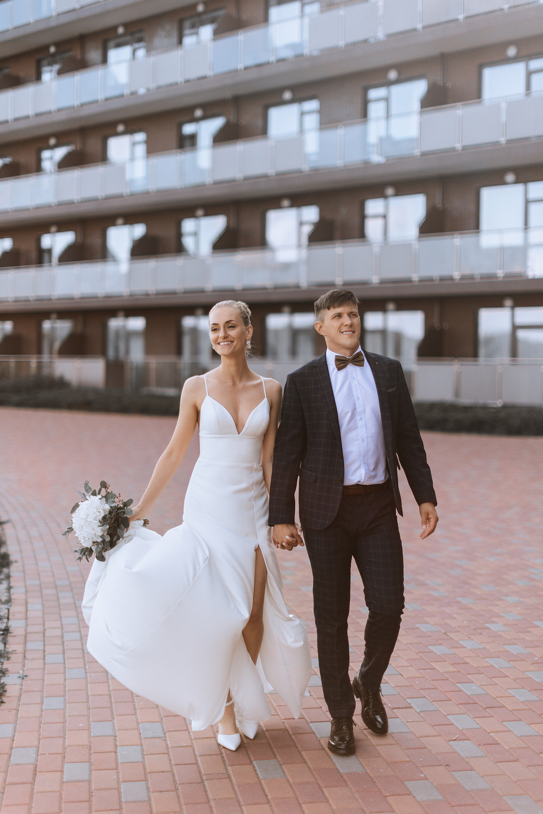  Жених и невеста в кабриолете у Азимут Ярославль  