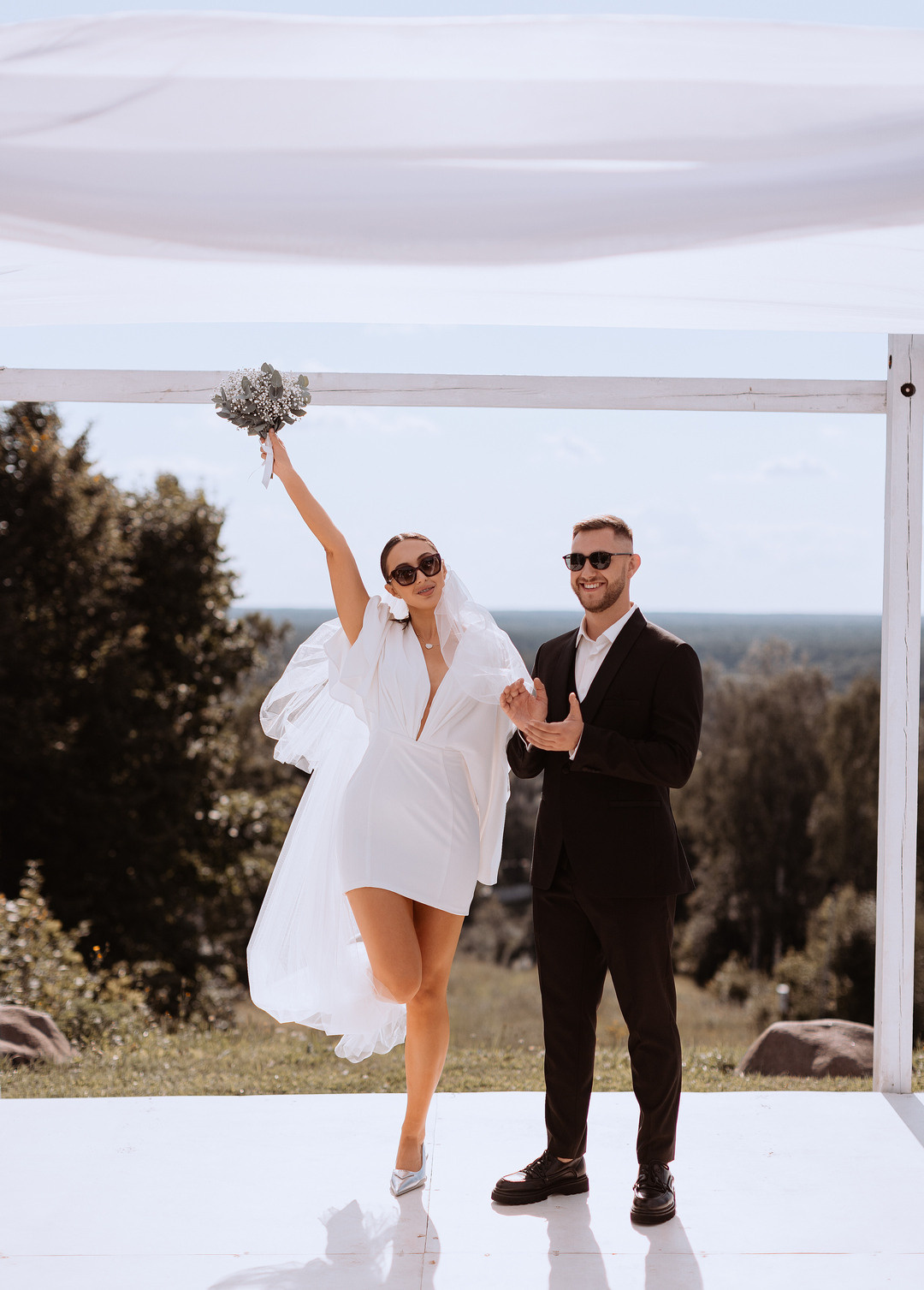  Радостные эмоции на свадебной церемонии