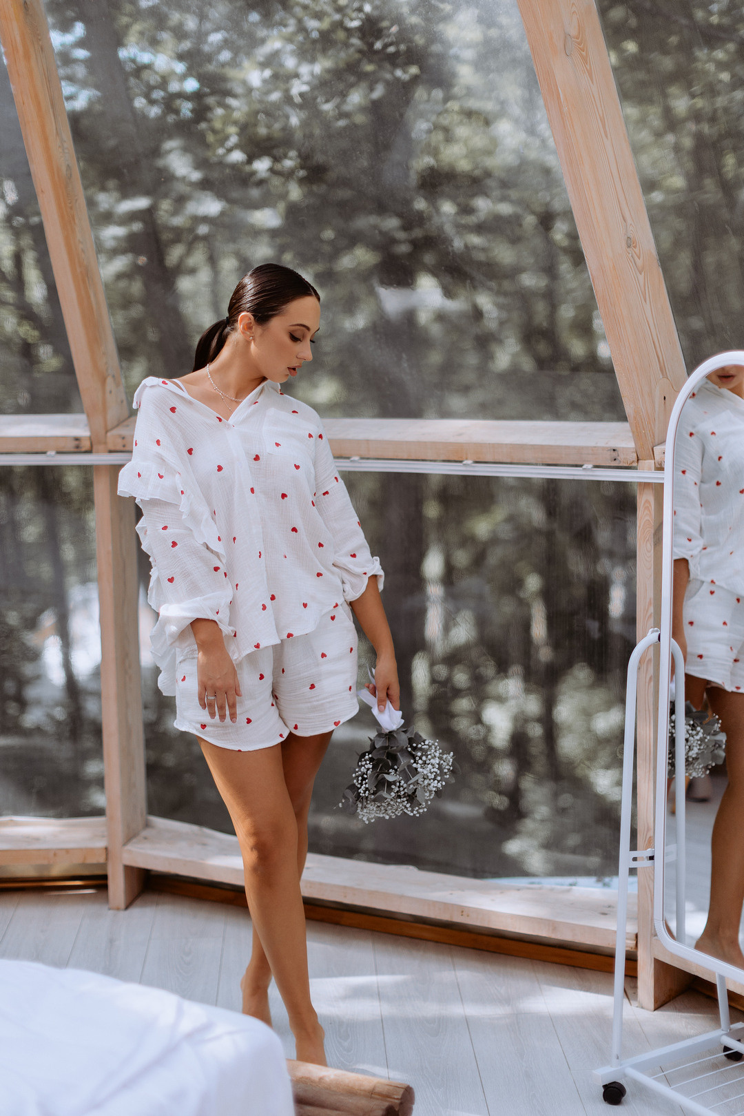 позирование у зеркала на свадьбе в ярославле