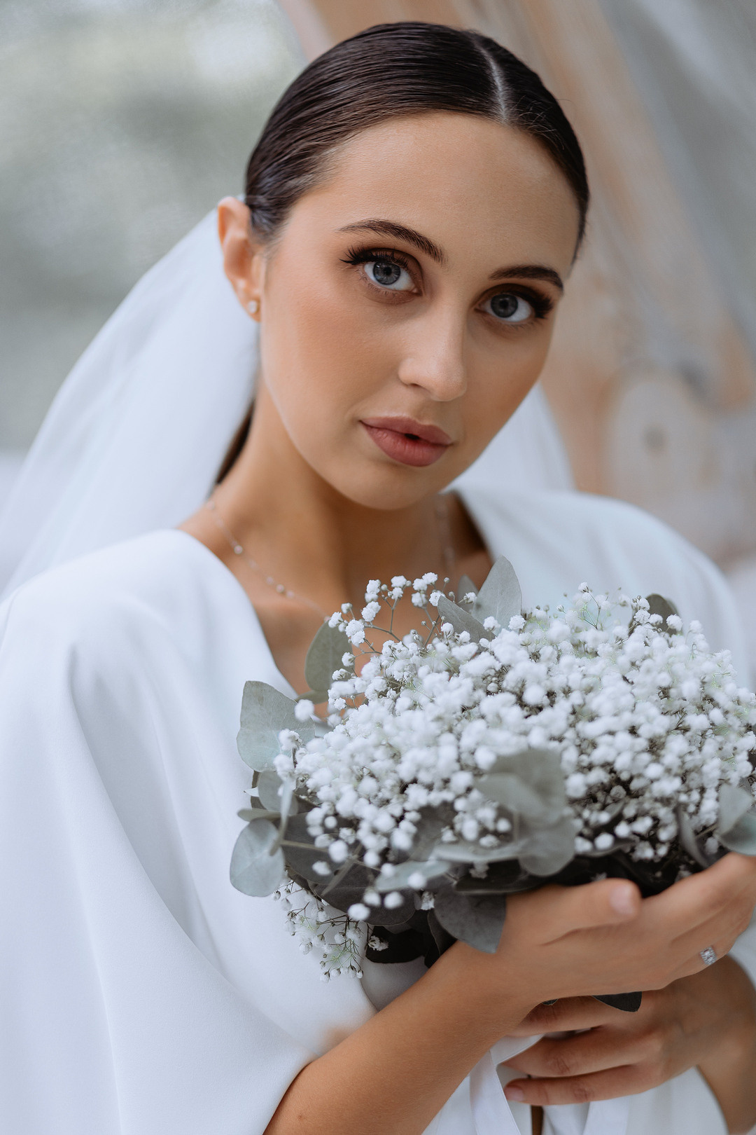  Обаятельная свадебная пара в ярославском парке