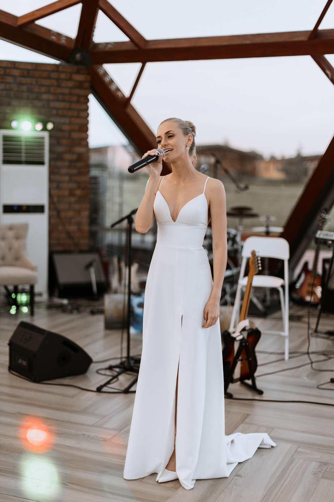  Уютная атмосфера на банкете свадьбы