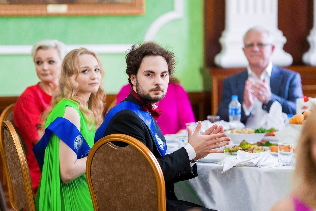 Выпускной в гимназии «Василиада». Репортажный фотограф Борис Геер