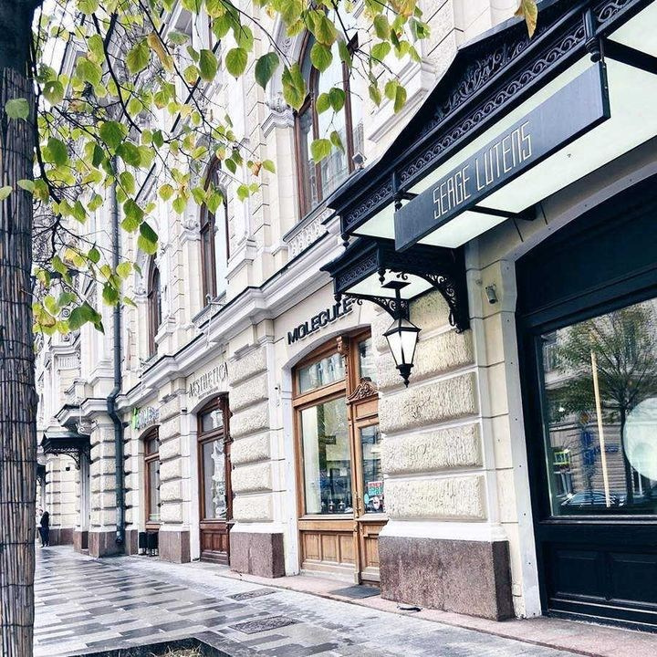 Фотосъемка у московского дома — фактурные стены и лестницы