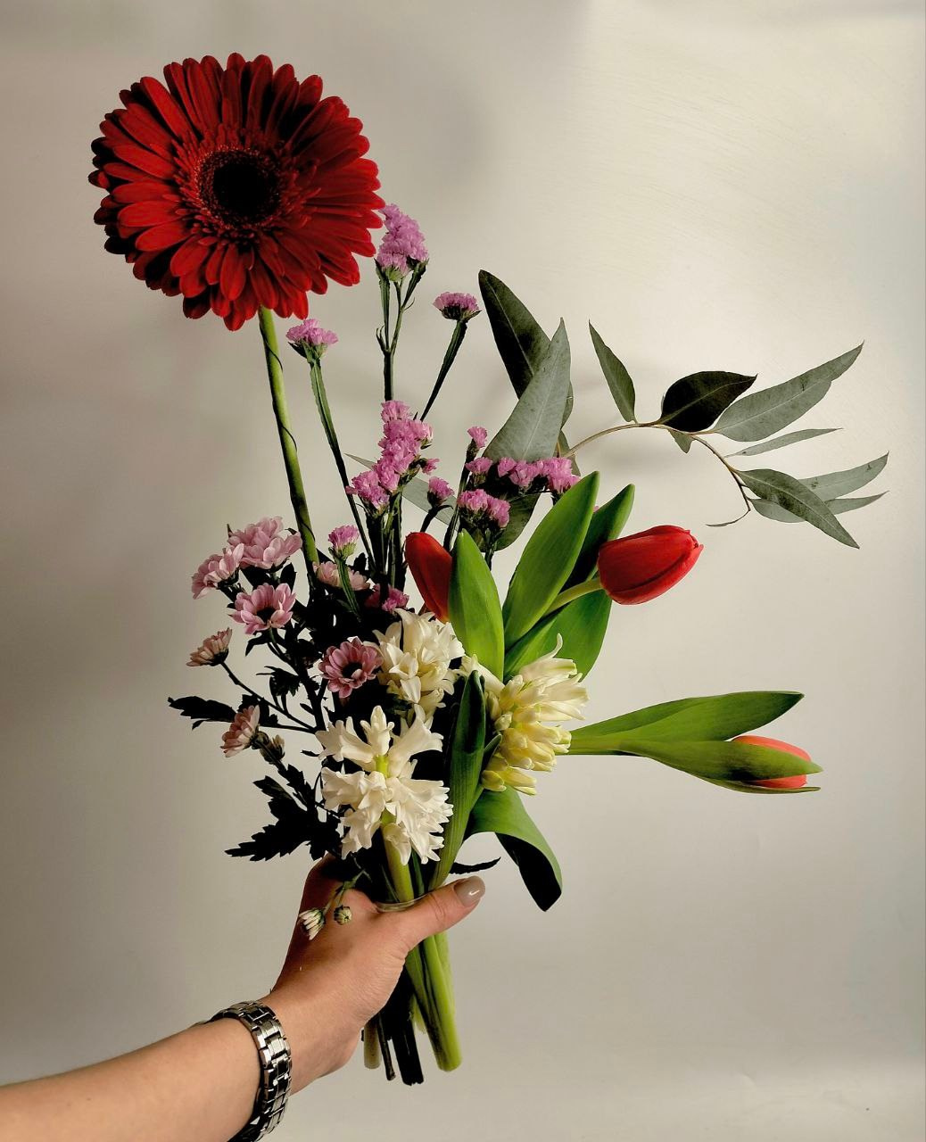 Цветочная подписка, цветы в подарок, год цветов, цветы в подарок еженедельно, цветы в подарок ежемесячно, цветы для любого повода, подарочные букеты, подарочные композиции, живые цветы, ручная работа на заказ, профессиональный флорист, флорист Москва, флорист фрилансер, выгодное предложение по цветам, цветы для богатых, флорист для богатых, цветы в дар, подарок на год вперед, подарок на юбилей Москва, подарок на свадьбу Москва, долгоиграющий подарок, профессиональный флорист, что подарить молодожёнам, что подарить на юбилей, что подарить на День Рождения, необычный подарок, дизайнерский букет, авторский букет, не обычный букет, стильный букет невесты, современный букет, современная флористика, флорист Москва, индивидуальный подход, клиентский сервис, VIP условия, ручная работа, работа под заказ, отзывы, купить цветы Москва, купить цветы в Москве быстро, купить цветы в Москве просто, купить цветы в Москве на год вперёд