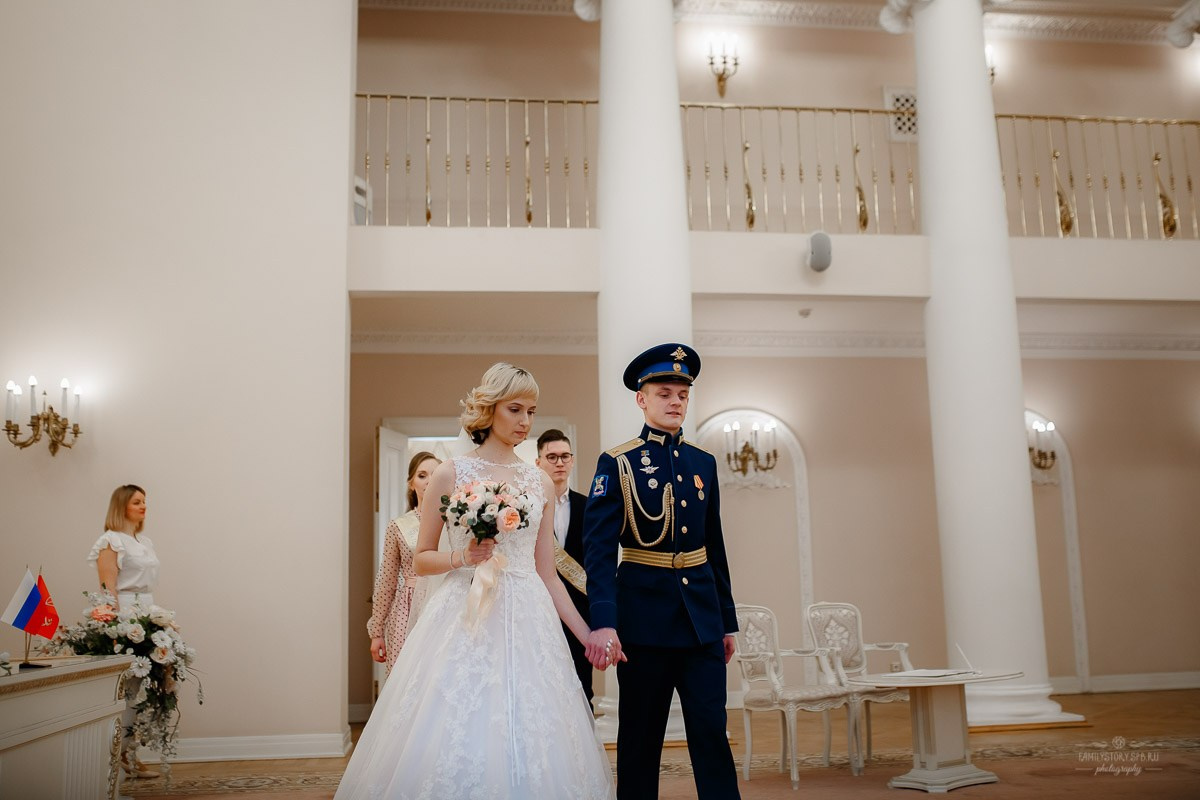 Свадебная фотосессия в ЗАГСе. Свадебный фотограф в Санкт-Петербурге Антон Владимиров