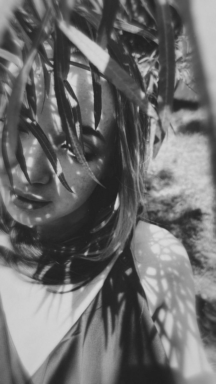 Диана: Рассвет. Я сижу на берегу моря рядом со своим домом. И встречаю солнце…. OlessiaKh