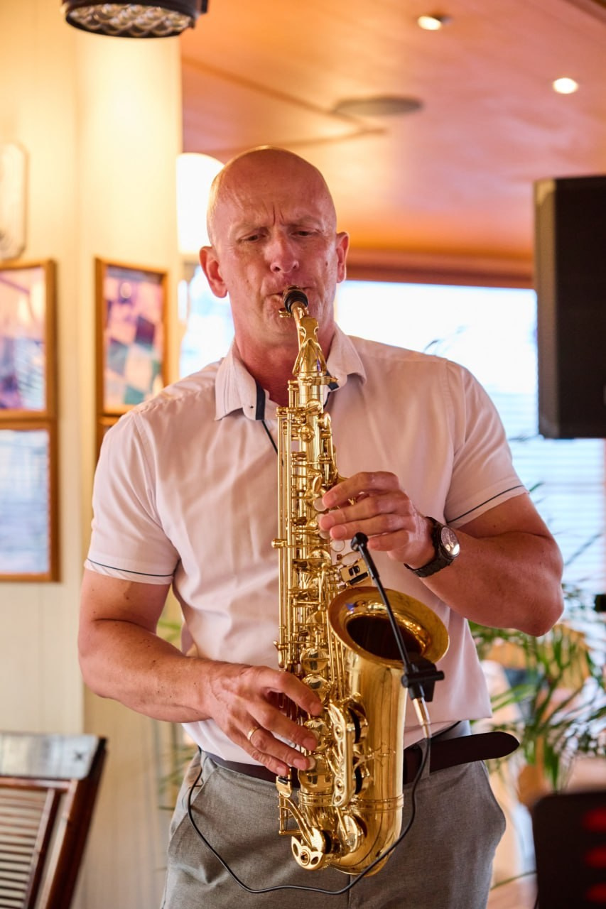 Ведущий на корпоратив Москва Саксофонист недорого топ ведущий. Свадебный ведущий в Москве Саксофон на свадьбу