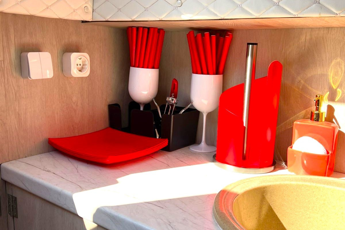 Парусная яхта Ассоль Аренда Яхты в Сочи Яхтанаморе YACHTANAMORE