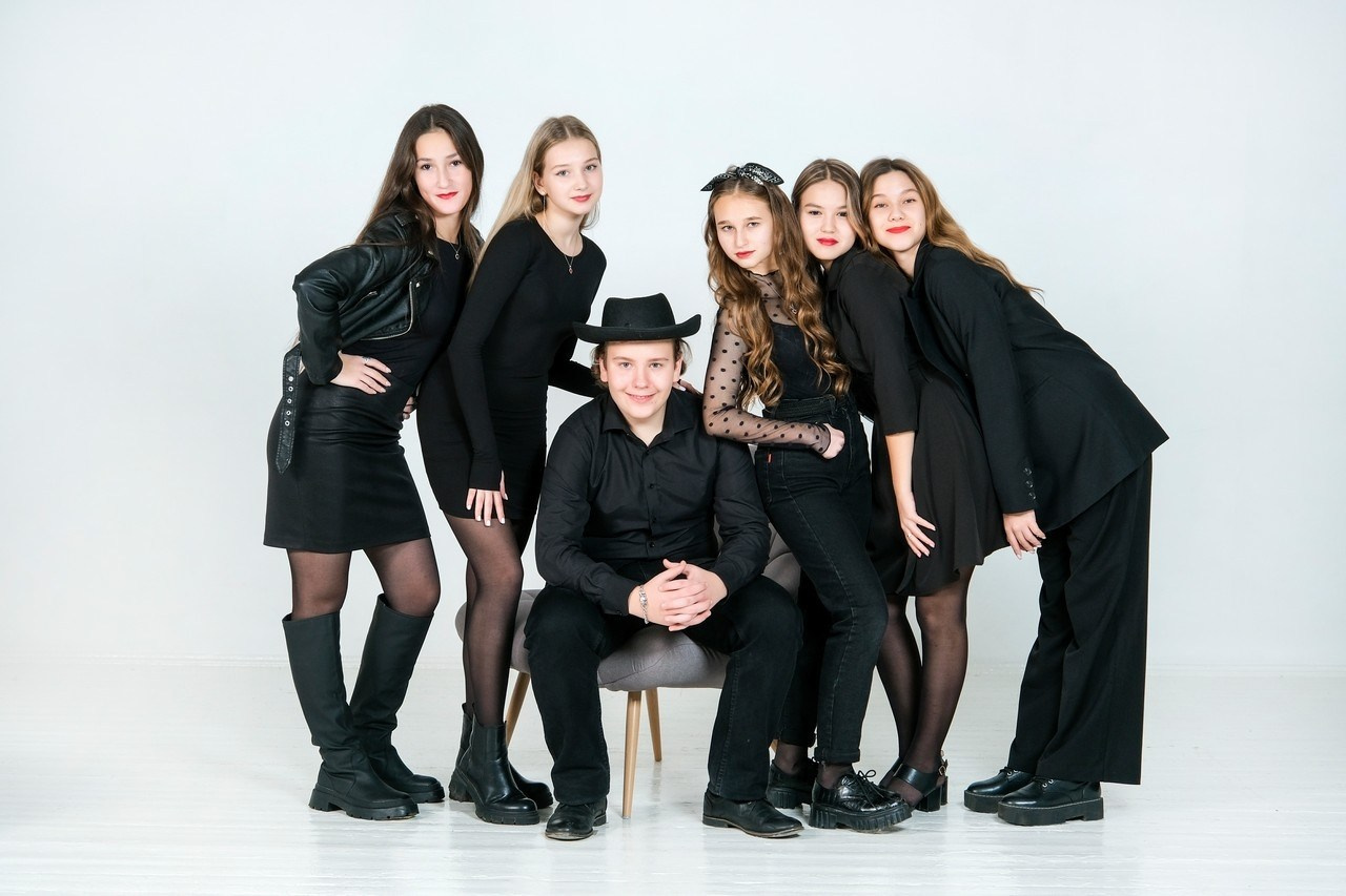 Старшие классы. Фотоальбом для школ и садиков с дополненной реальностью