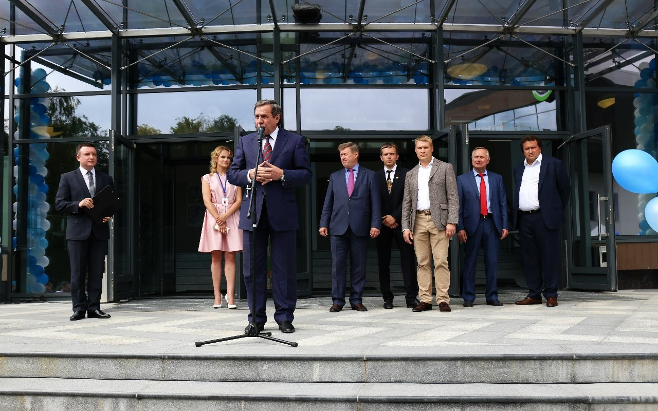 Экс-мэр Новосибирска Городецкий, фотограф на мероприятие