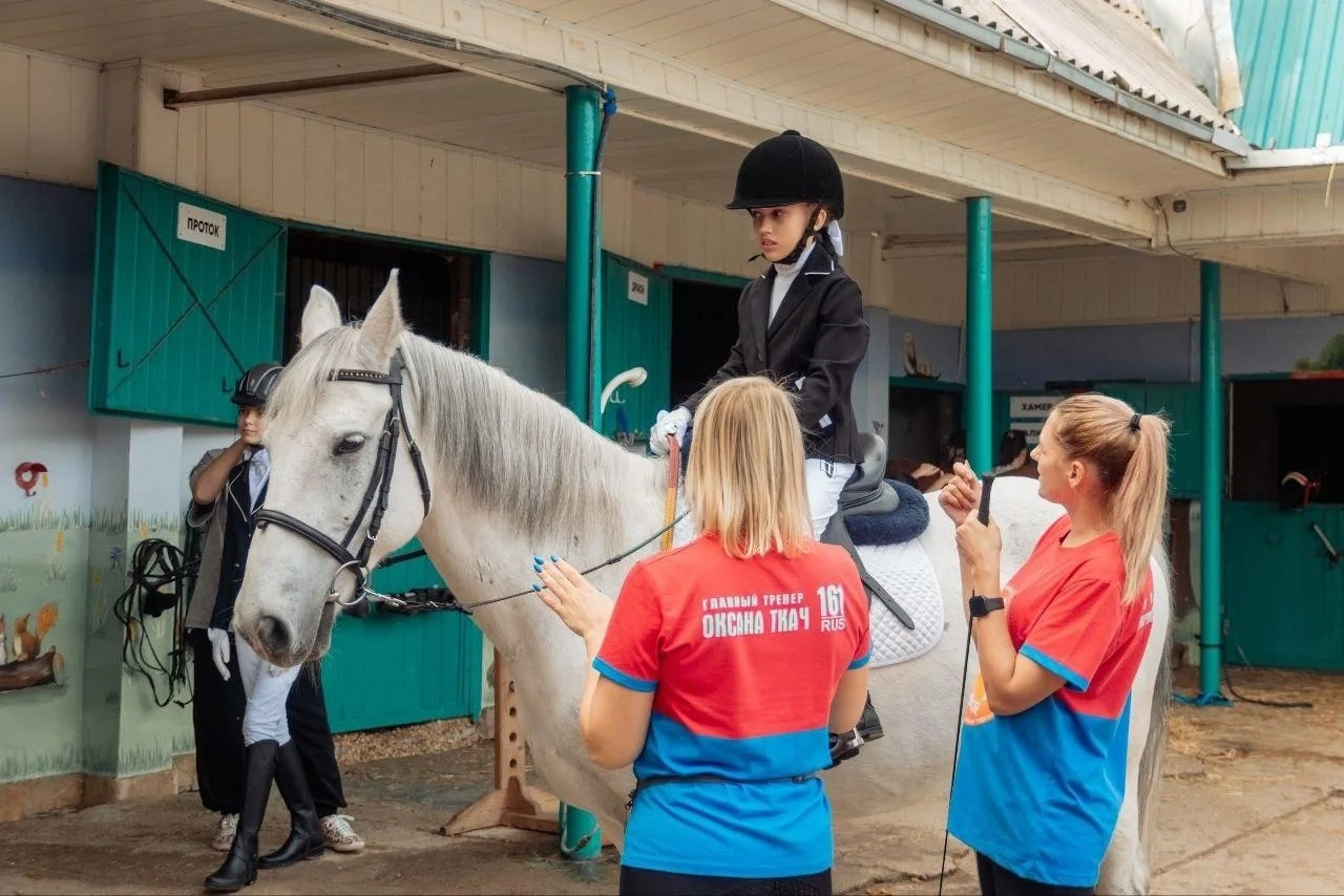 Конный спорт и искусство: наши всадники готовятся к арт-пленэру на ипподроме! 🐴🎨✨