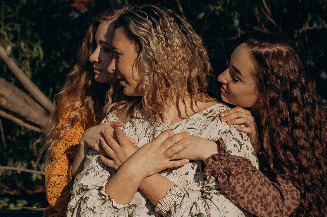 Настя с Дарьей и Ульяной. Семейный фотограф lifestyle в Новосибирске Елена Шпилевая