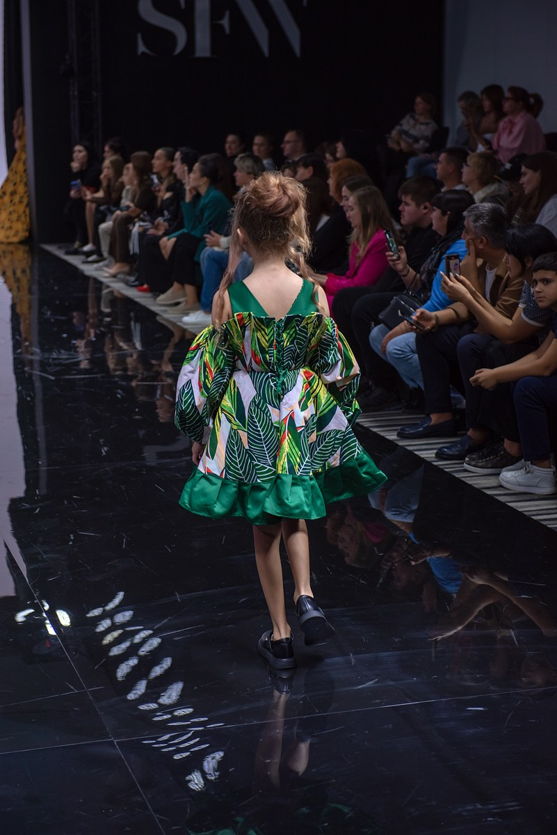 SochiFashionWeek2024 дизайнер Юлия Крылова. Семейный и коммерческий фотограф в Сочи Александр Бодунов