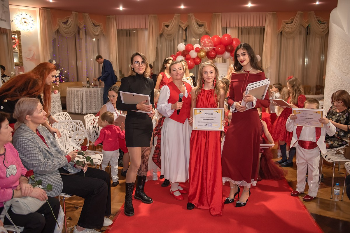 Выпускной в детской школе моделей HAPPYkids 2024. Семейный и коммерческий фотограф в Сочи Александр Бодунов