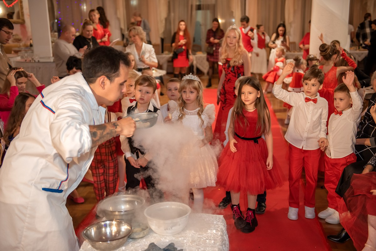 Выпускной в детской школе моделей HAPPYkids 2024. Семейный и коммерческий фотограф в Сочи Александр Бодунов