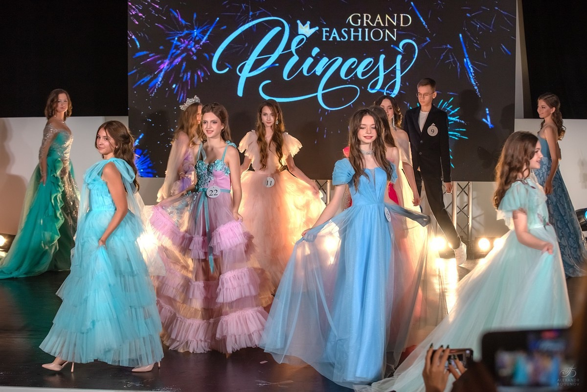 GrandFashionShow2024. Семейный и коммерческий фотограф в Сочи Александр Бодунов