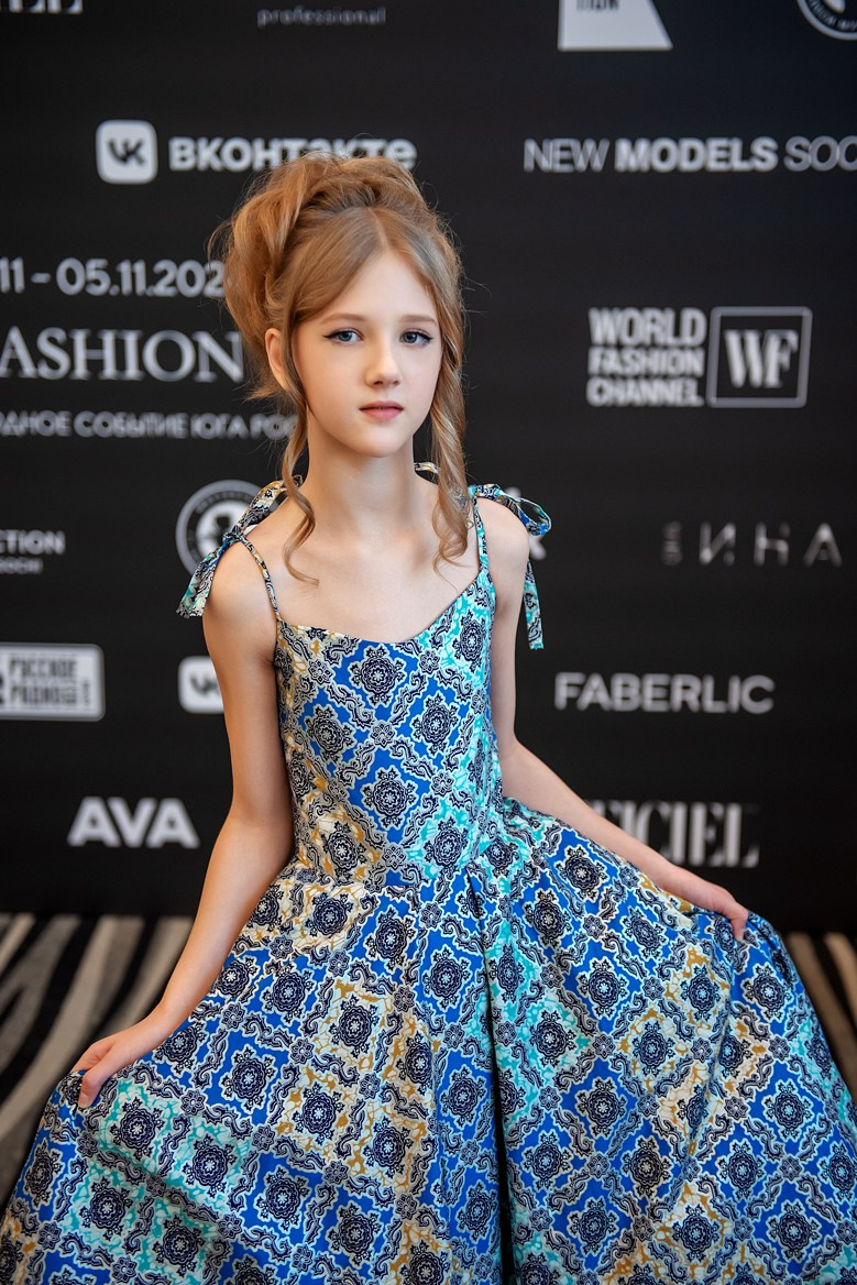 SochiFashionWeek2024 дизайнер Юлия Крылова. Семейный и коммерческий фотограф в Сочи Александр Бодунов