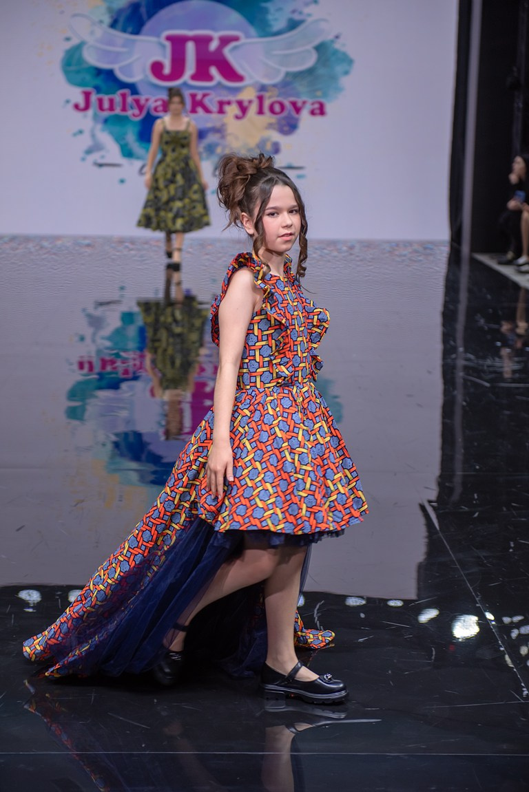 SochiFashionWeek2024 дизайнер Юлия Крылова. Семейный и коммерческий фотограф в Сочи Александр Бодунов