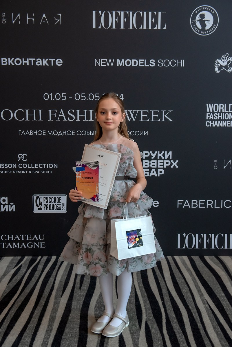 SochiFashionWeek2024 дизайнер Анохина. Семейный и коммерческий фотограф в Сочи Александр Бодунов
