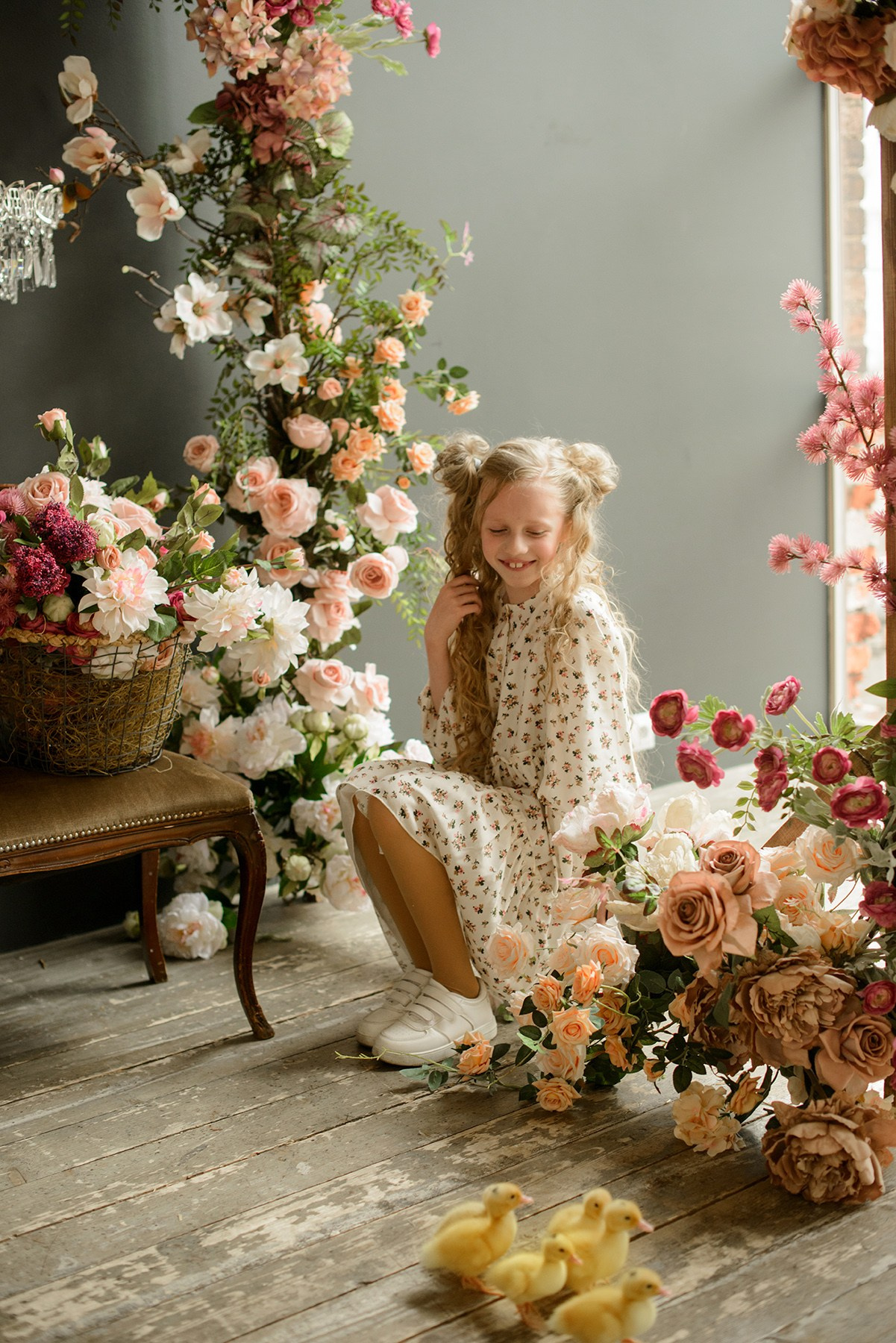 Photo shoot of a girl with goslings and a hat. Photographer Elena Carruthers, Scotland