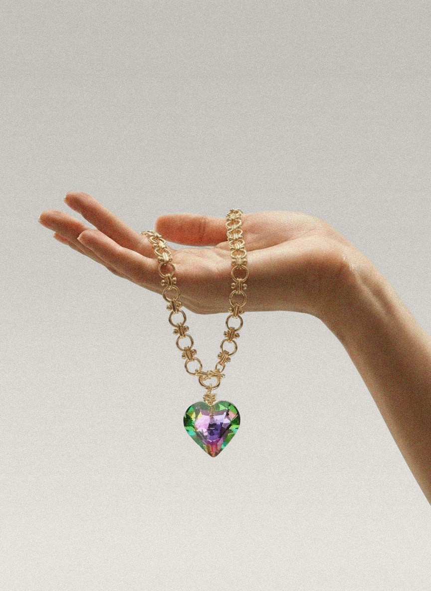 Товар + генерация в сцену. Предметный фотограф в Москве Мария Игнатенко. Нейрофото, ретушь, сет-дизайн