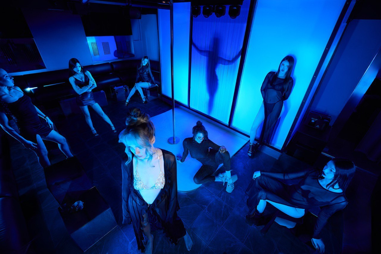 TENI. Святослав Лебедев | Рекламный фотограф — Коммерческая съемка, Арт-дирекшн, AI-интеграция